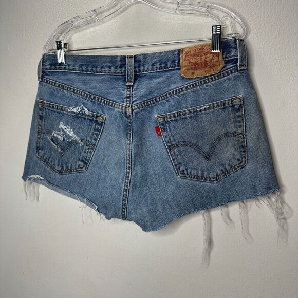 Levis 501 Medium Blue Wash Button Fly Distressed Raw Hem Shorts 34 - Picture 7 of 16
